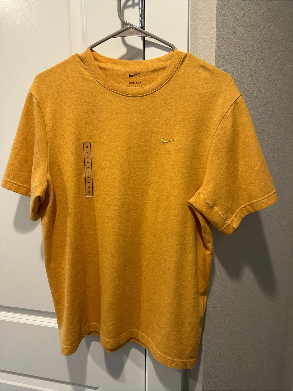 Nike Men’s M Short Sleeve Shirt